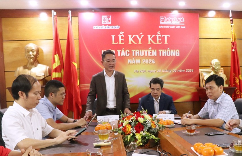  Tiến sĩ Vũ Hoài Nam - Bí thư Đảng uỷ, Tổng biên tập Báo Pháp luật Việt Nam phát biểu tại buổi Lễ ký kết.